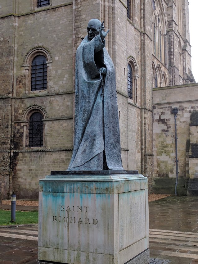 The statue of Richard of Chichester outside of the cathedral
